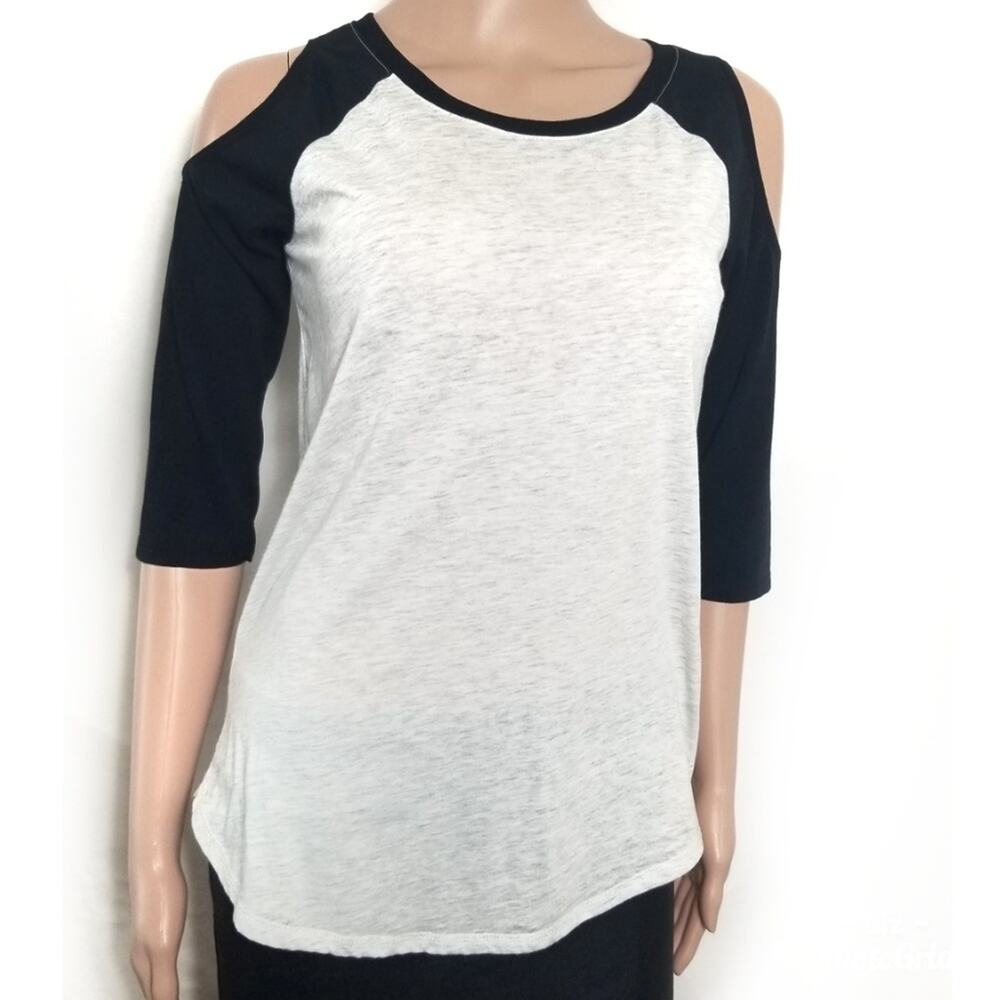 Cold Shoulder 3/4 Sleeve Raglan Tee
